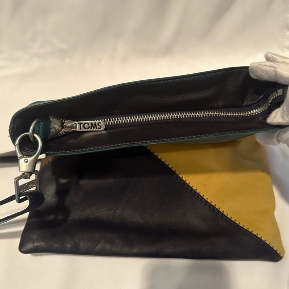 🔥Buttery Leather BOHO Patchwork Crossbody, Adj Strap, 2 Pockets, Zip Close Toms - Picture 5 of 16